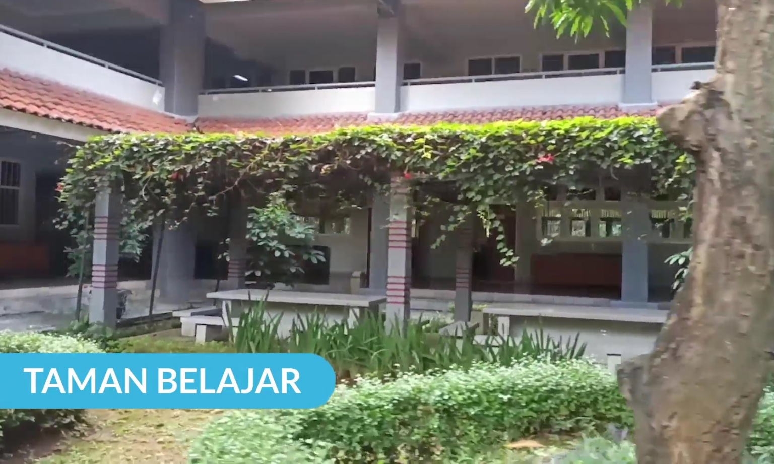 Taman Belajar Starki Sekolah Tinggi Ilmu Komunikasi Dan Sekretari